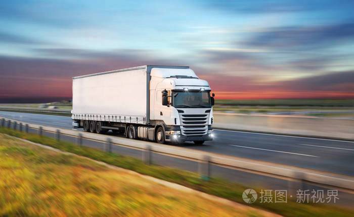 卡车集装箱在道路货物运输概念